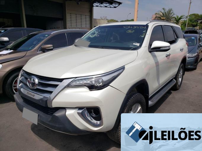 TOYOTA HILUX SW4 19/19 