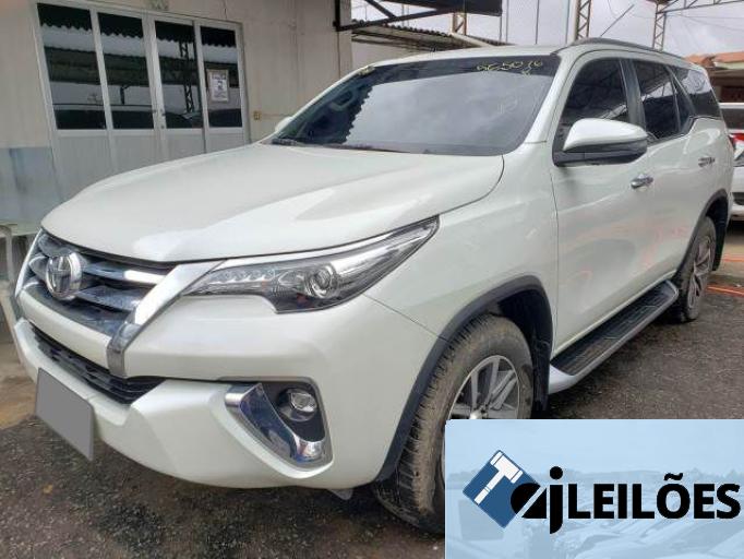 TOYOTA HILUX SW4 19/19