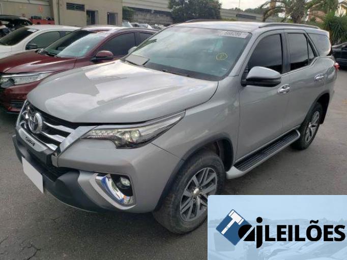 TOYOTA HILUX SW4 19/19